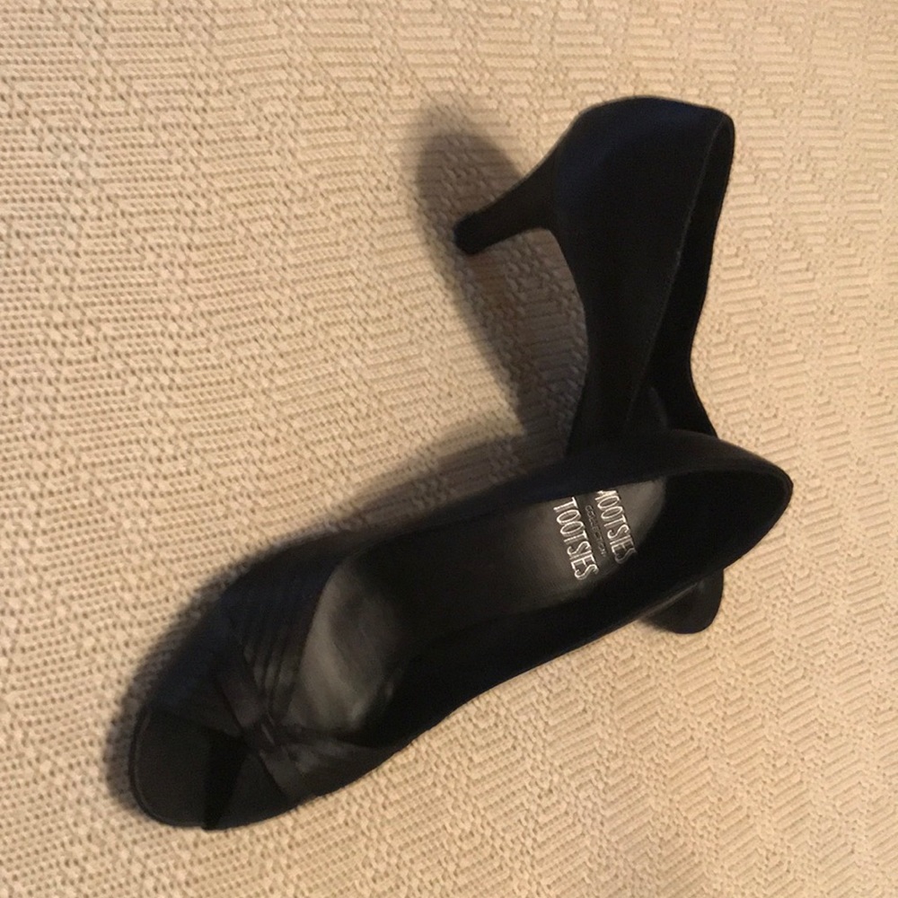 Mootsie Tootsie. Black. Size 7.5 In new condition.